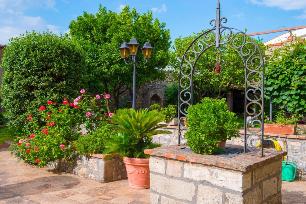 Torre Caetana Bed & Breakfast Минтурно Екстериор снимка