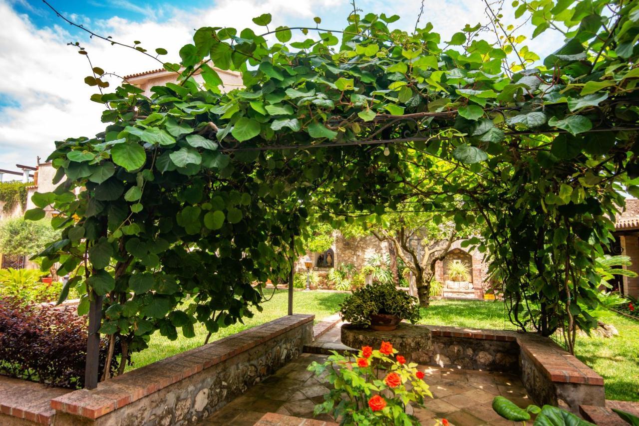 Torre Caetana Bed & Breakfast Минтурно Екстериор снимка