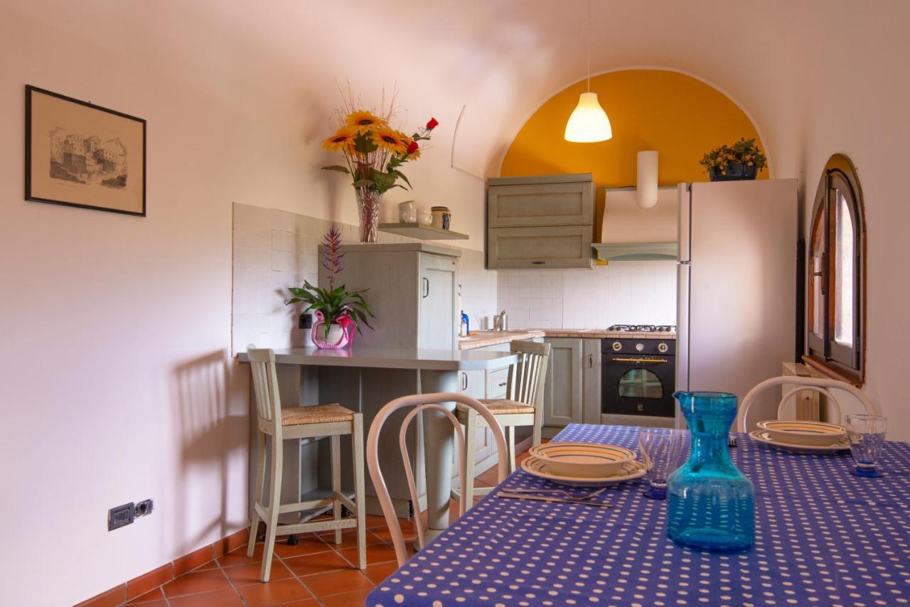 Torre Caetana Bed & Breakfast Минтурно Екстериор снимка