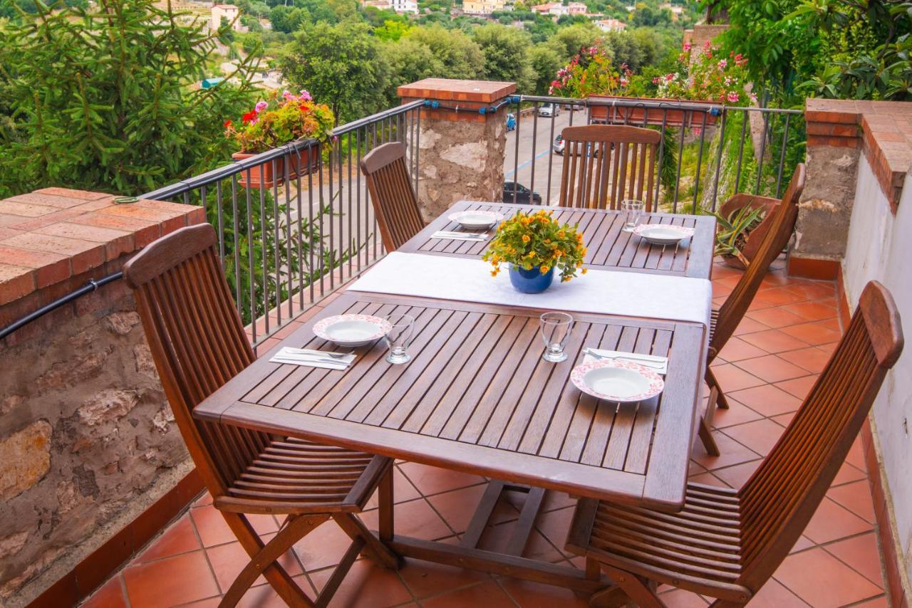 Torre Caetana Bed & Breakfast Минтурно Екстериор снимка