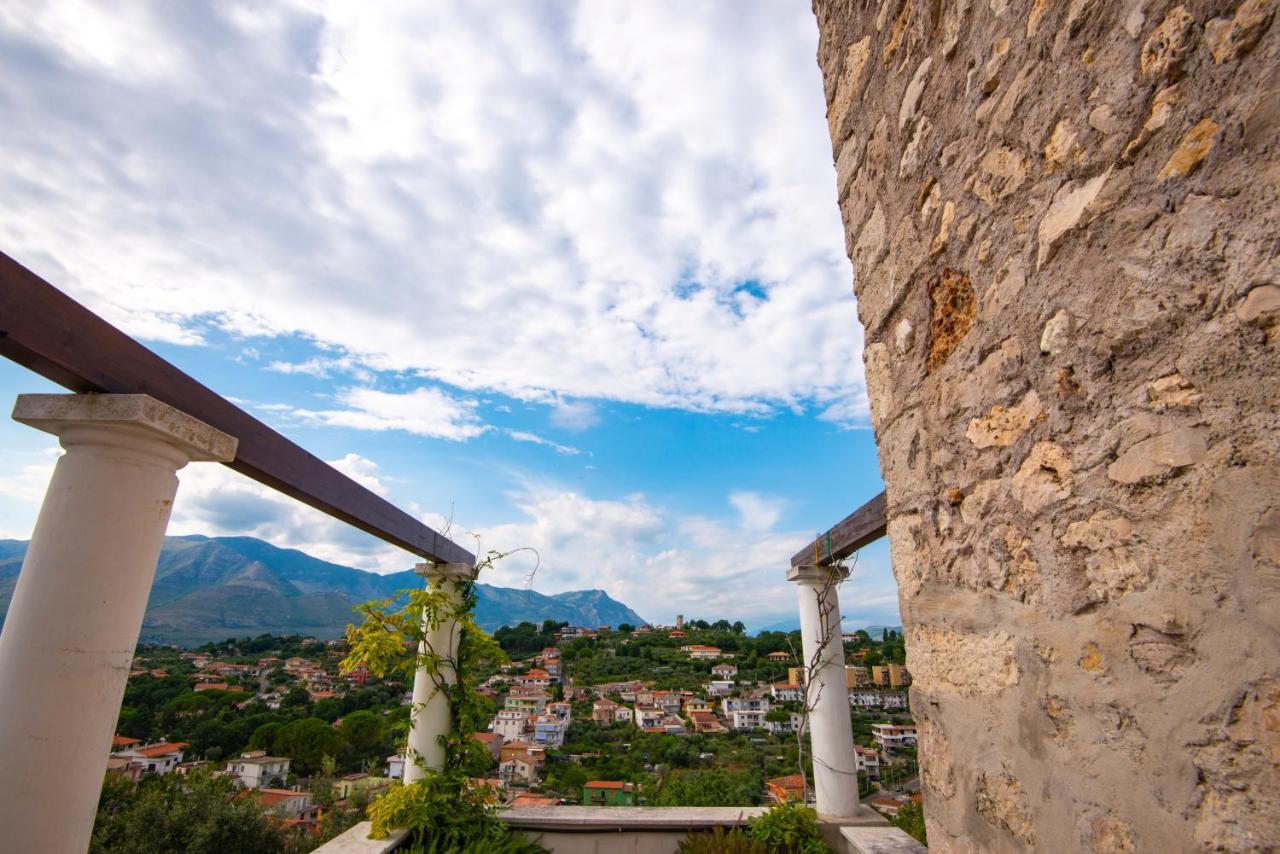 Torre Caetana Bed & Breakfast Минтурно Екстериор снимка