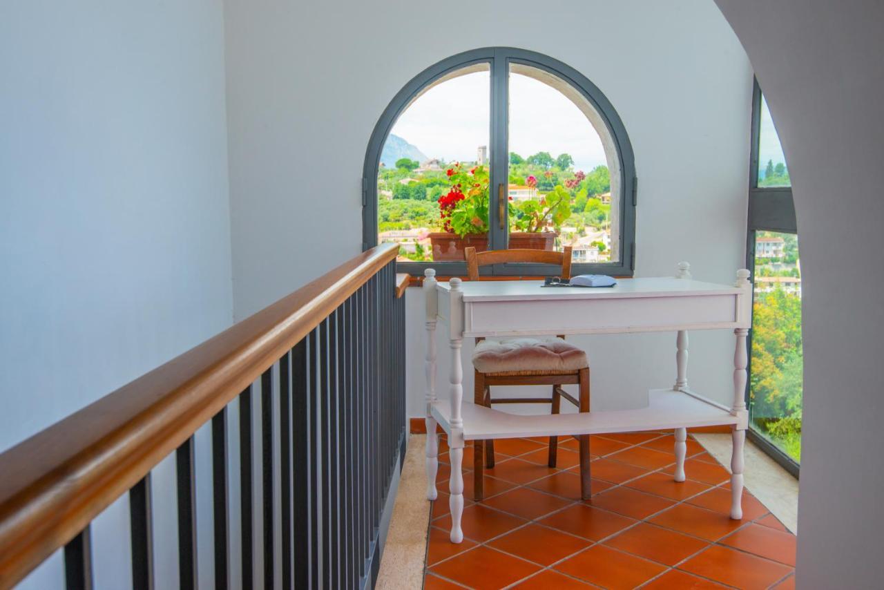 Torre Caetana Bed & Breakfast Минтурно Екстериор снимка