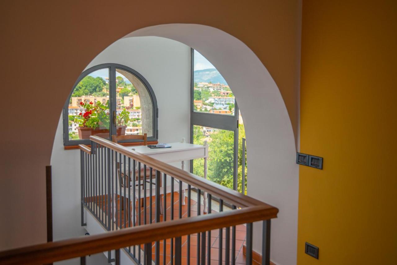 Torre Caetana Bed & Breakfast Минтурно Екстериор снимка