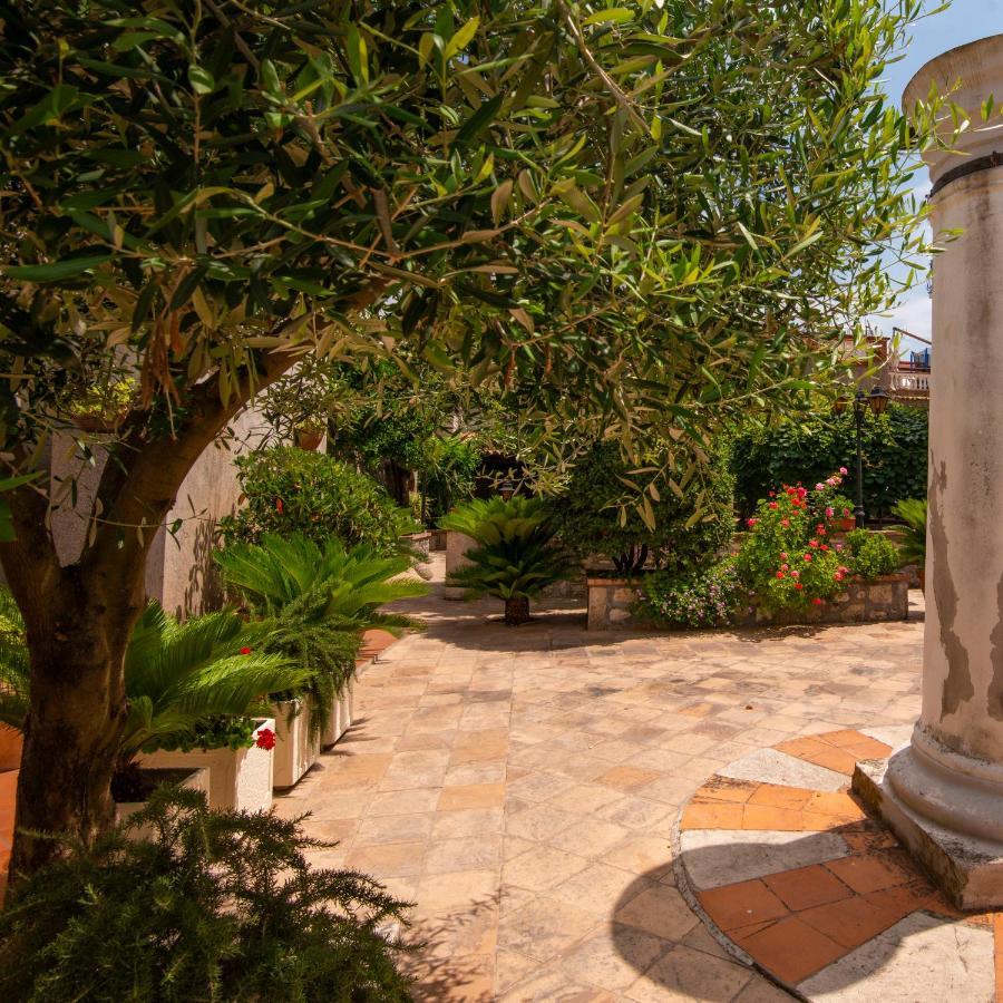 Torre Caetana Bed & Breakfast Минтурно Екстериор снимка
